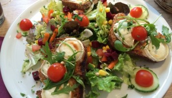 SALADE CHEVRE CHAUD
